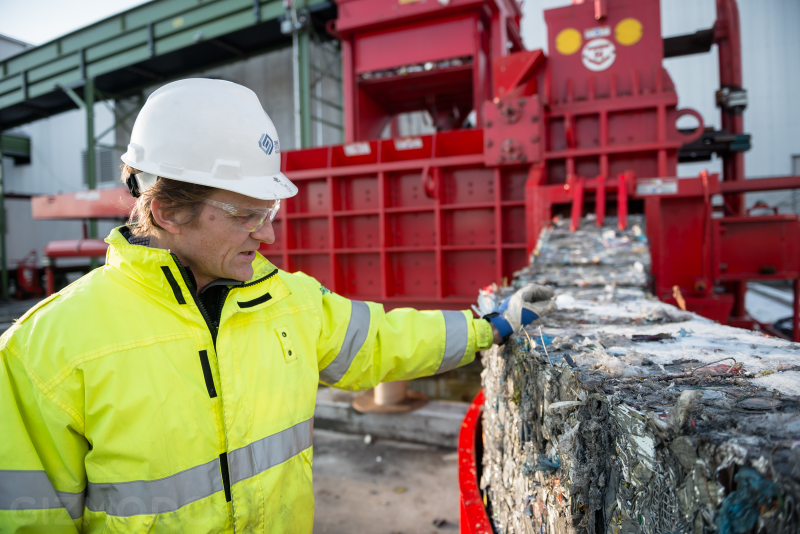 Illustration for article titled A Tour of the Largest Commingled Recycling Plant in the U.S.